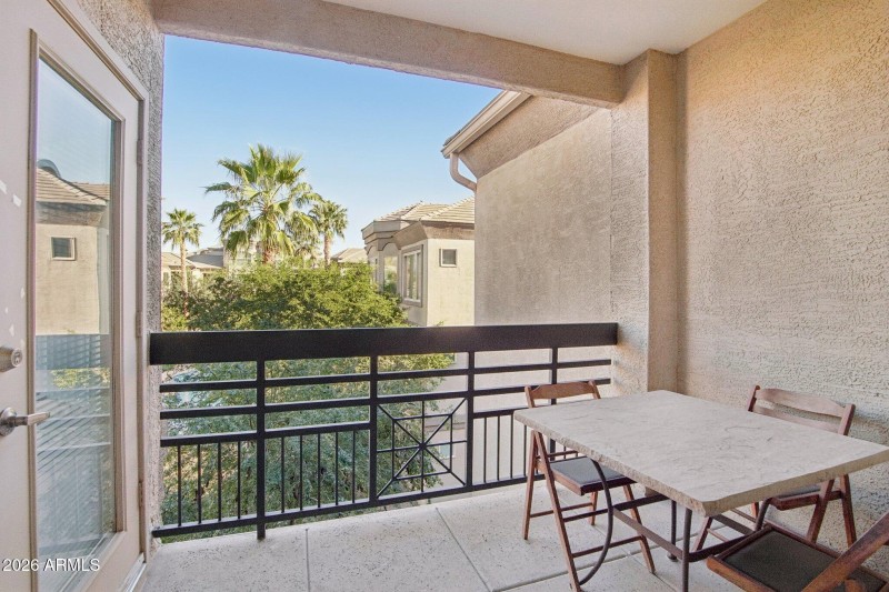 16-web-or-mls-W 1st St-S1303-016