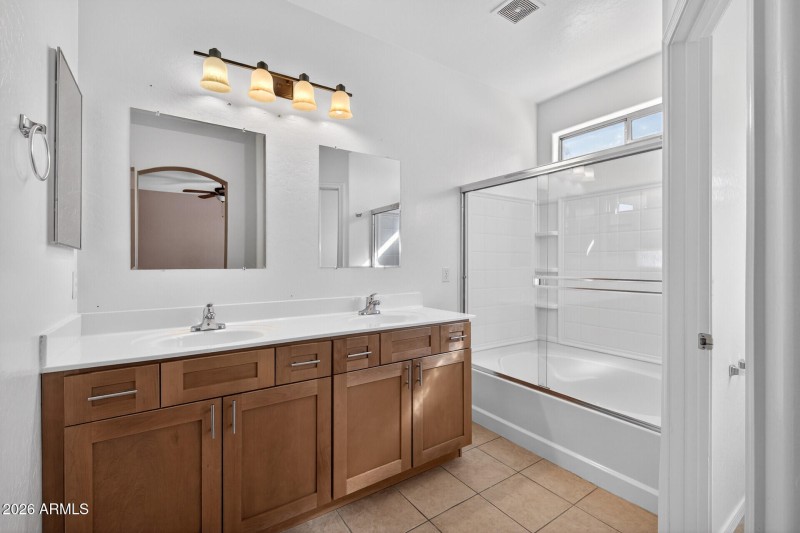 24_15317_W_Jackson_St24_mls