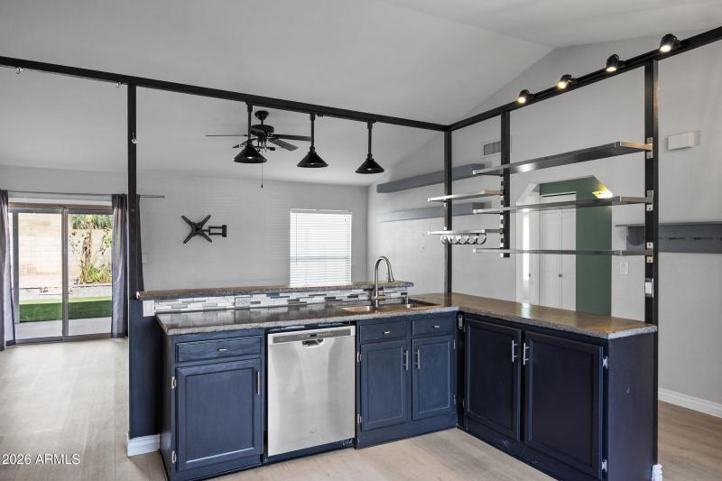 1827 N Sericin Cir-13