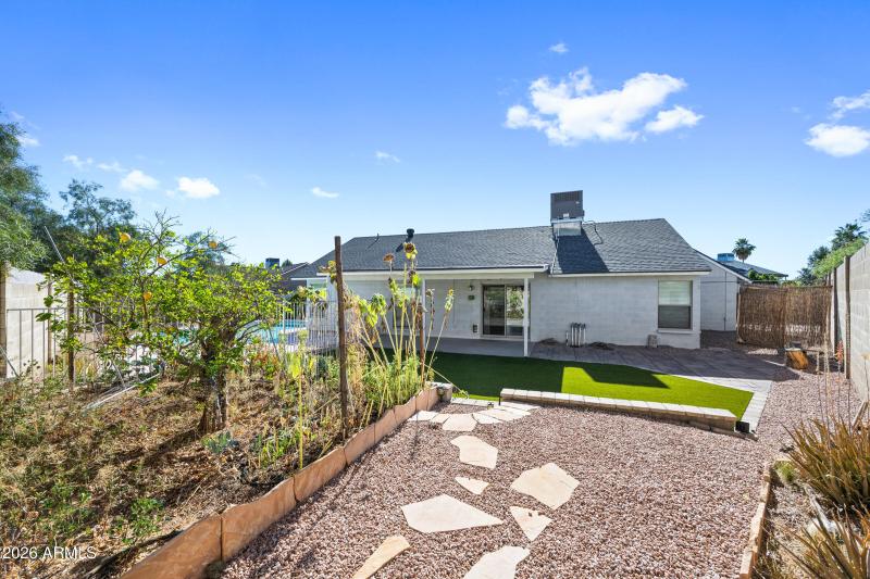 1827 N Sericin Cir-27