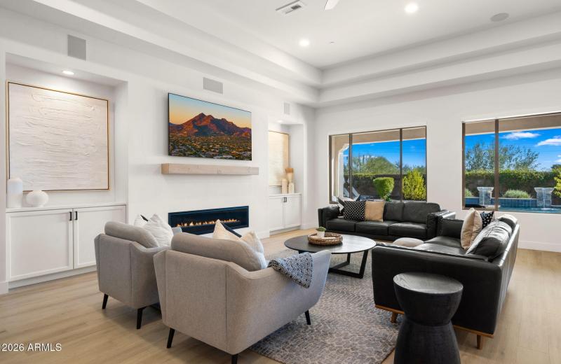 17-web-or-mls-Great Room2