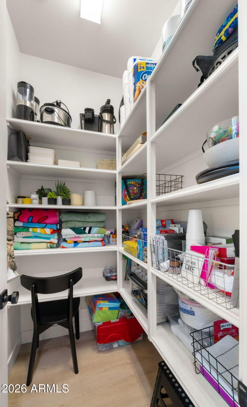 35-web-or-mls-Pantry1