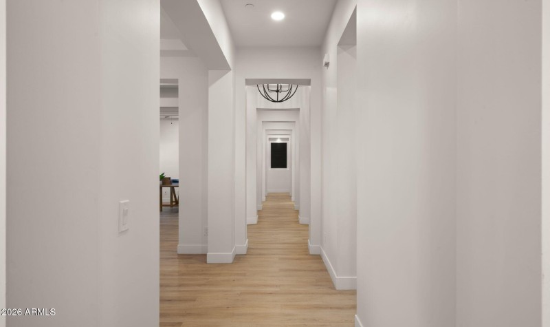 50-web-or-mls-Hallway