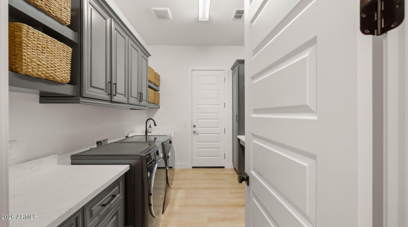 53-web-or-mls-Laundry Room2