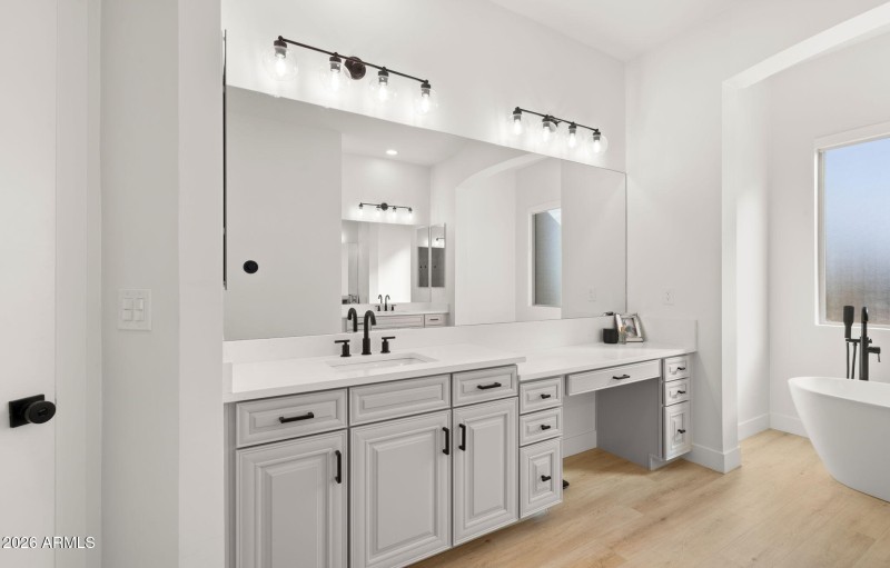 61-web-or-mls-Primary Bedroom13