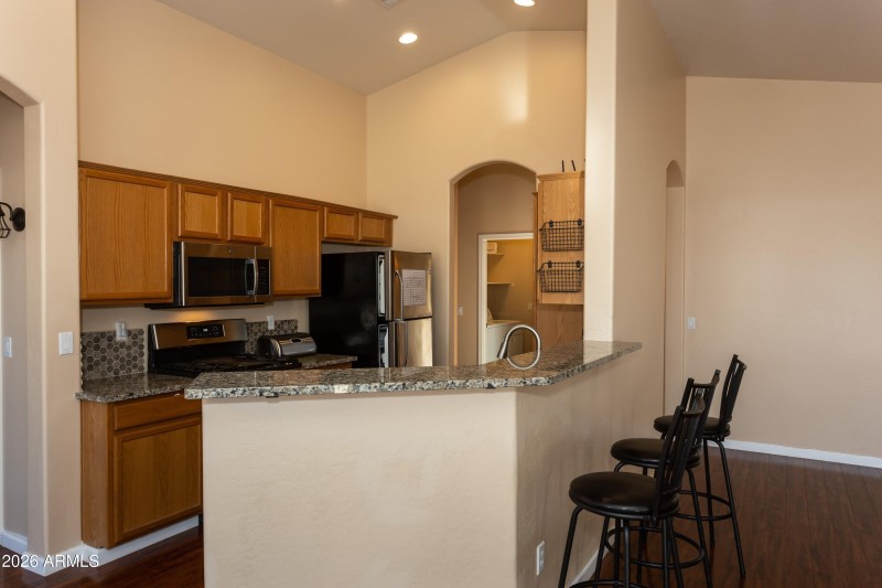 008_Breakfast Bar and Kitchen