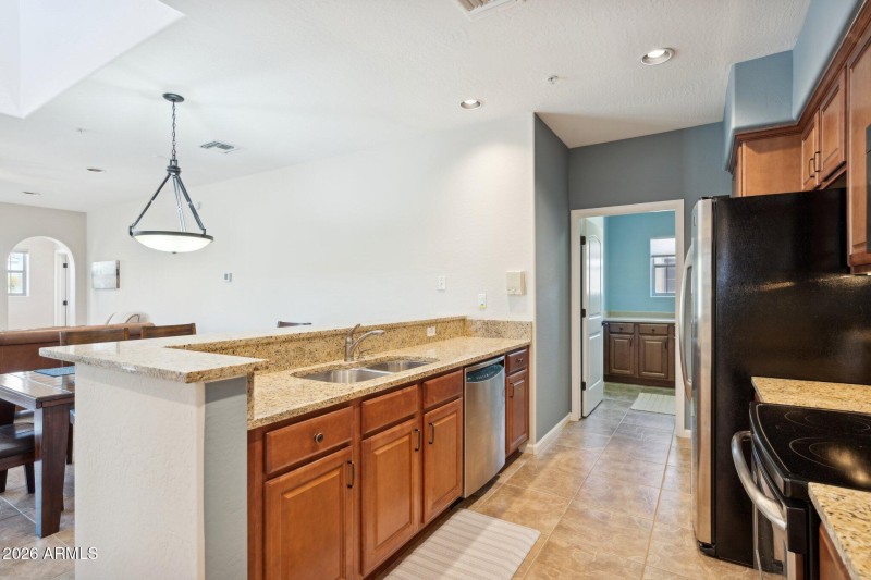 14-web-or-mls-3935-e-rough-rider-rd-r-un