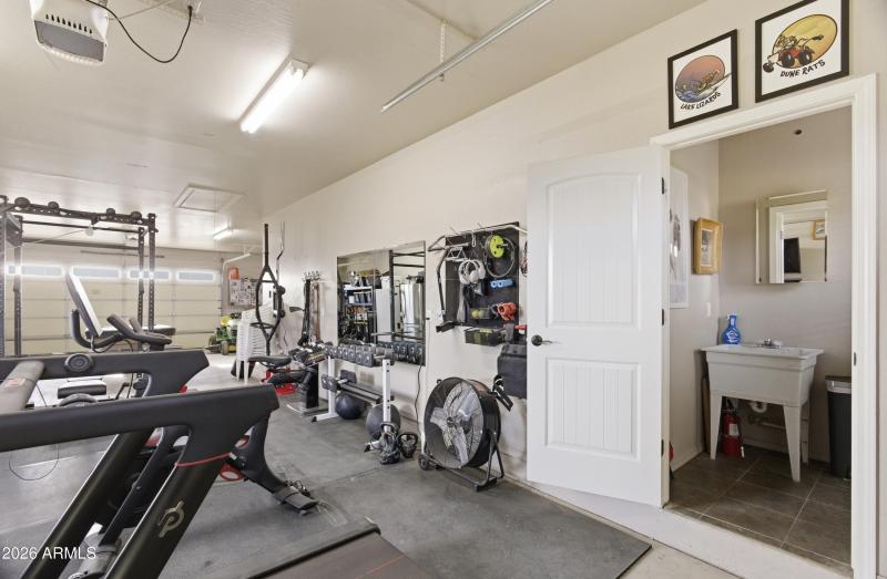 26-Garage with bathroom