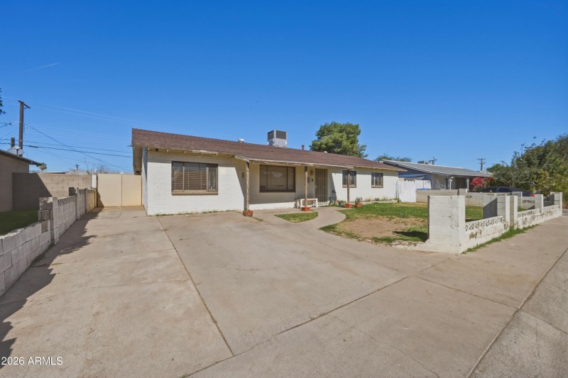 Earll. front of house left view