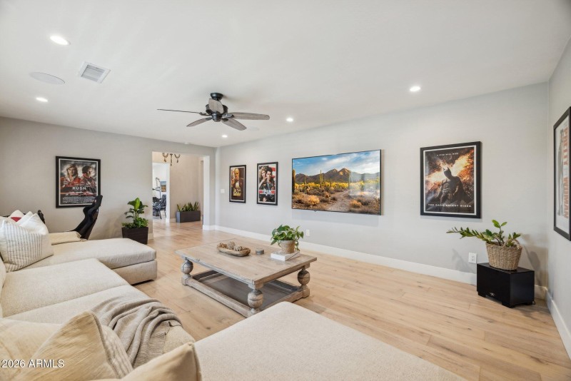 18-web-or-mls-5402-e-corrine-dr