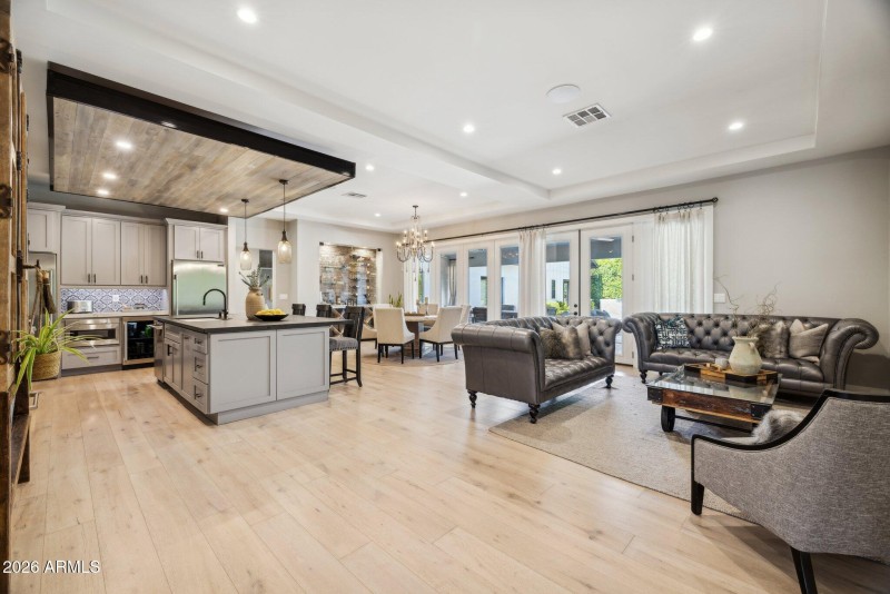 20-web-or-mls-5402-e-corrine-dr