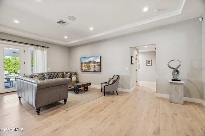 21-web-or-mls-5402-e-corrine-dr