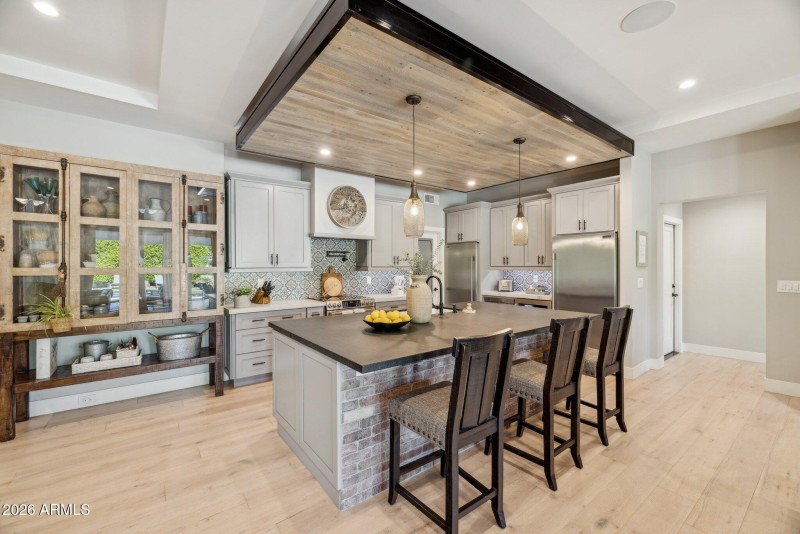 29-web-or-mls-5402-e-corrine-dr