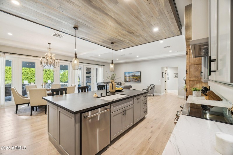 31-web-or-mls-5402-e-corrine-dr