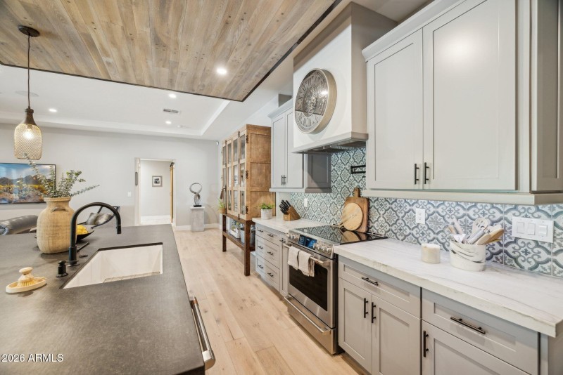 32-web-or-mls-5402-e-corrine-dr