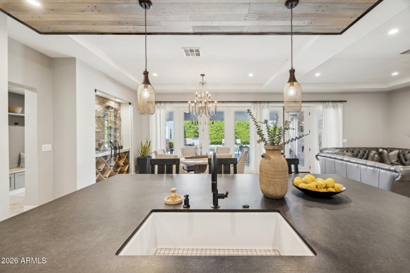 33-web-or-mls-5402-e-corrine-dr