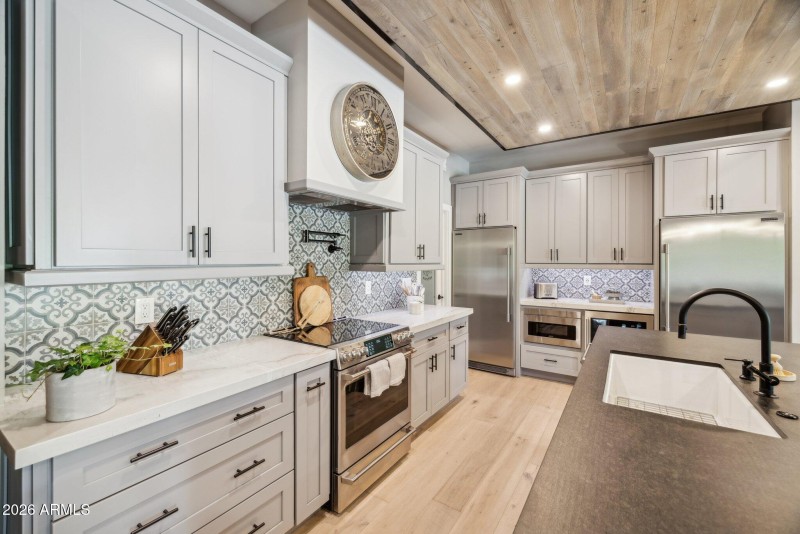 35-web-or-mls-5402-e-corrine-dr