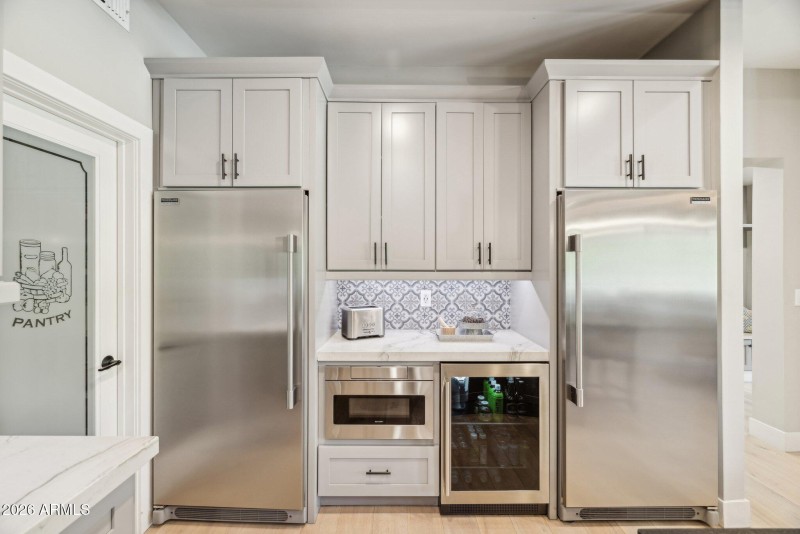 36-web-or-mls-5402-e-corrine-dr