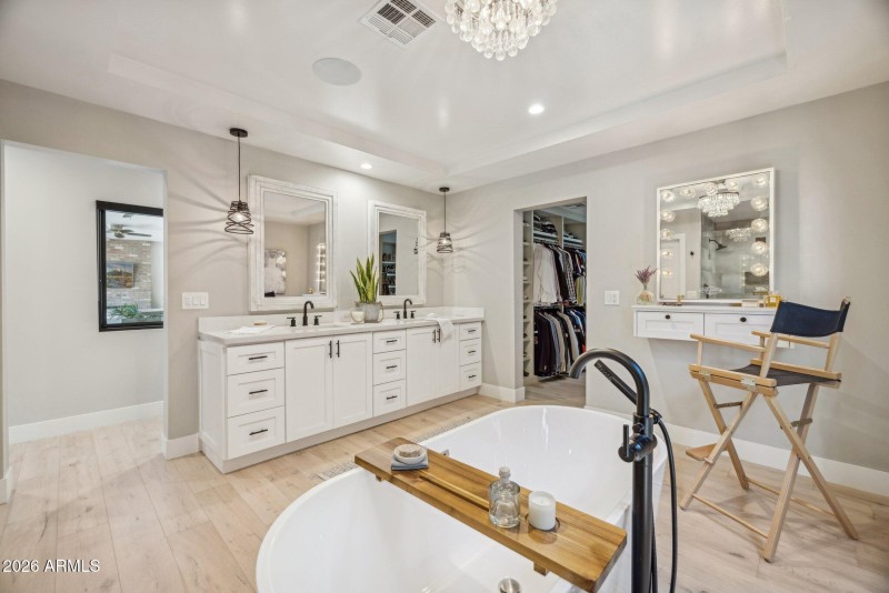 43-web-or-mls-5402-e-corrine-dr