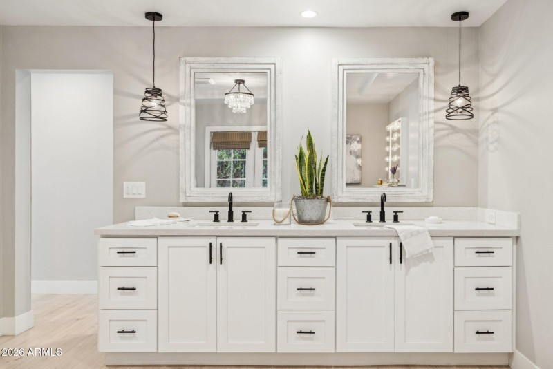 44-web-or-mls-5402-e-corrine-dr