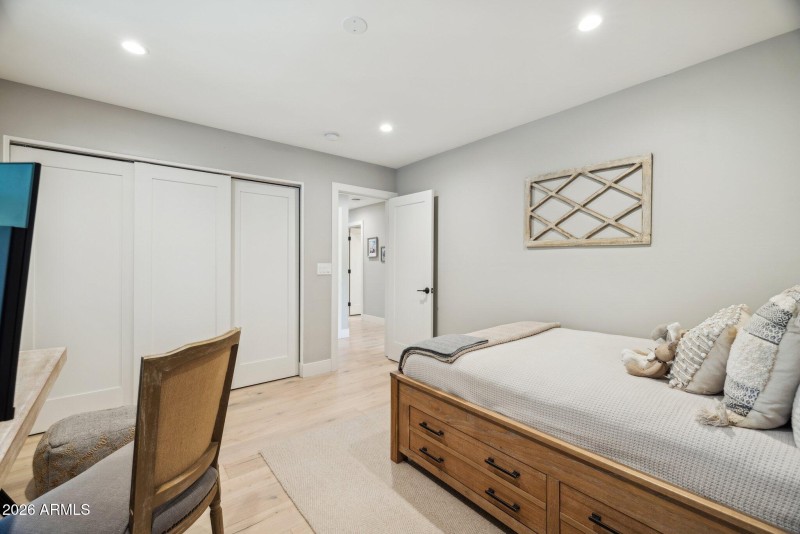 50-web-or-mls-5402-e-corrine-dr