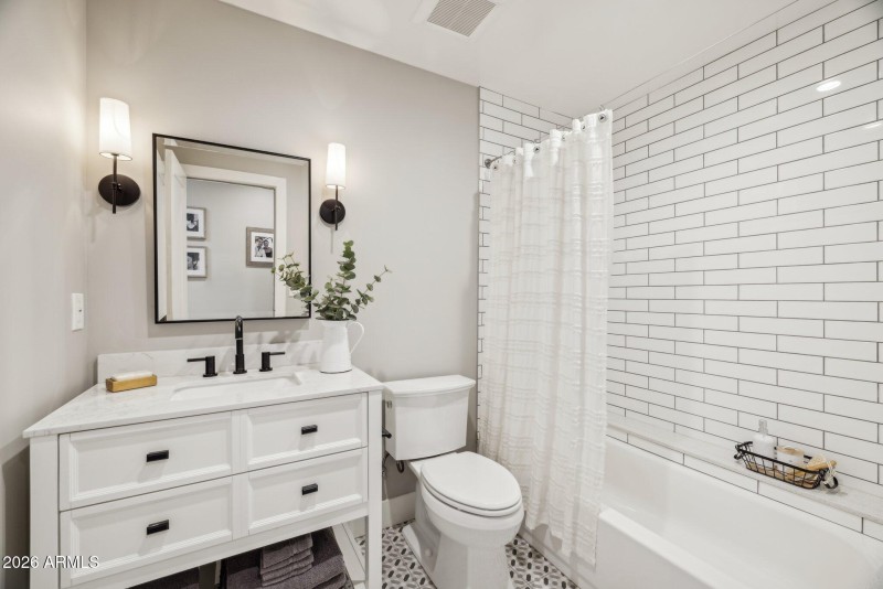 53-web-or-mls-5402-e-corrine-dr