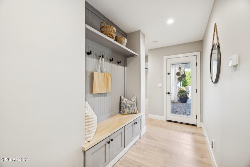 60-web-or-mls-5402-e-corrine-dr