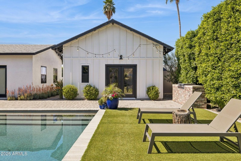 67-web-or-mls-5402-e-corrine-dr