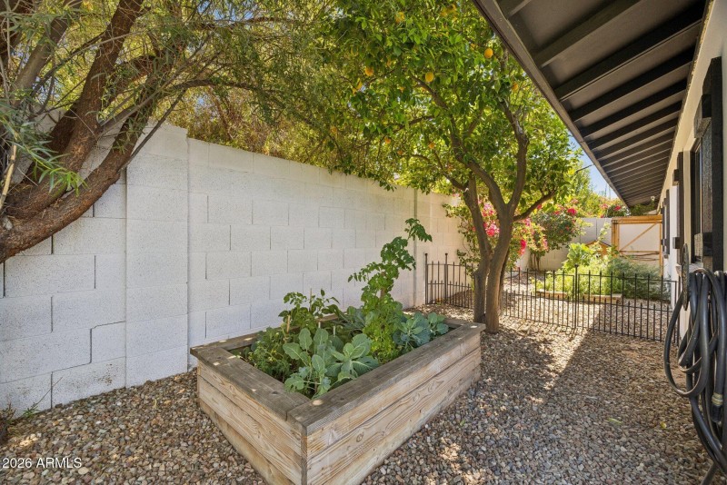 87-web-or-mls-5402-e-corrine-dr