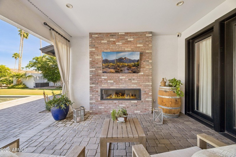 92-web-or-mls-5402-e-corrine-dr