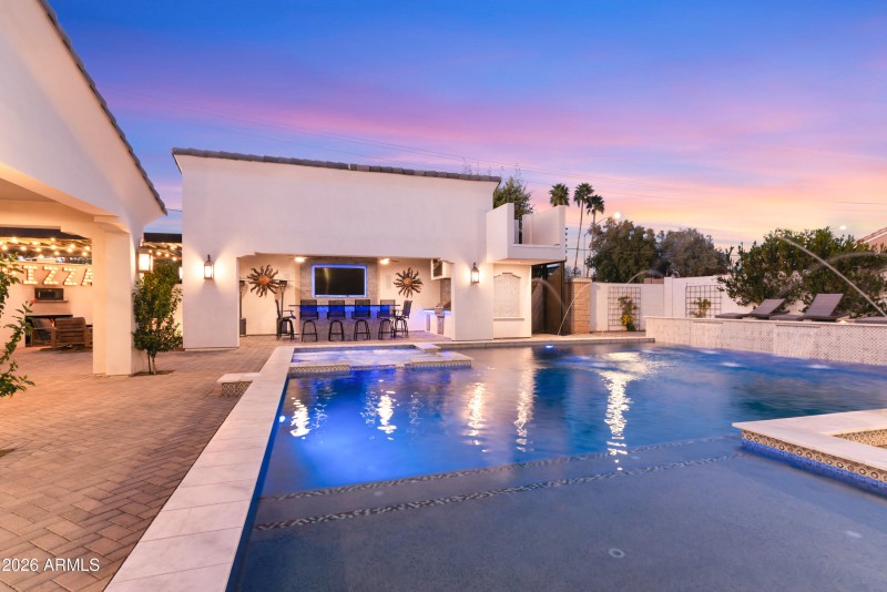 33_3414 e gable cir - twilight-6