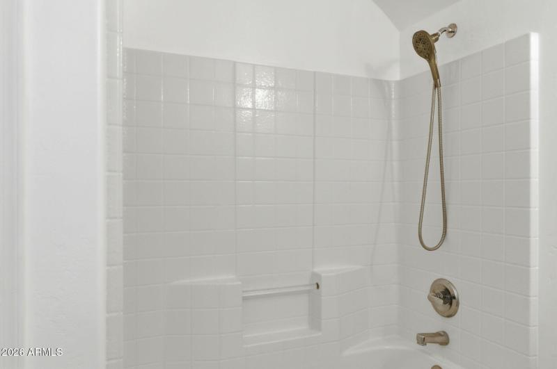 Hall Bathroom Tub/Shower