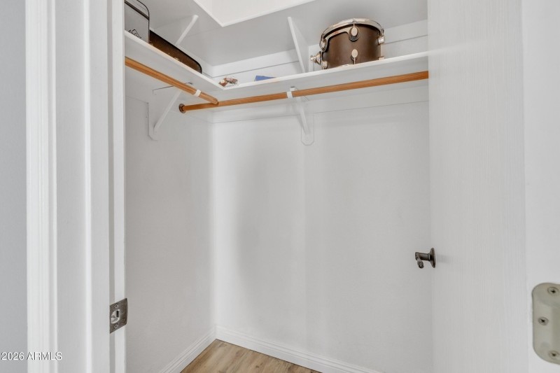 16_guest bedroom closet