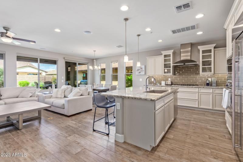 Kitchen to Eat in Area