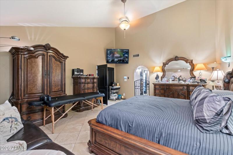 Primary w Double Door Entry