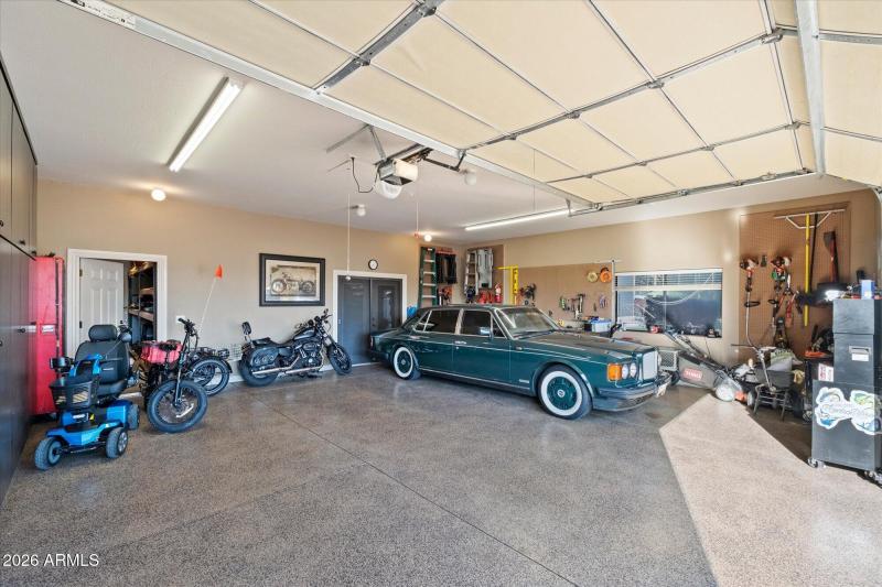 3-Car Garage w Epoxy Floors