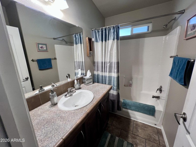 4004GuestBathroom