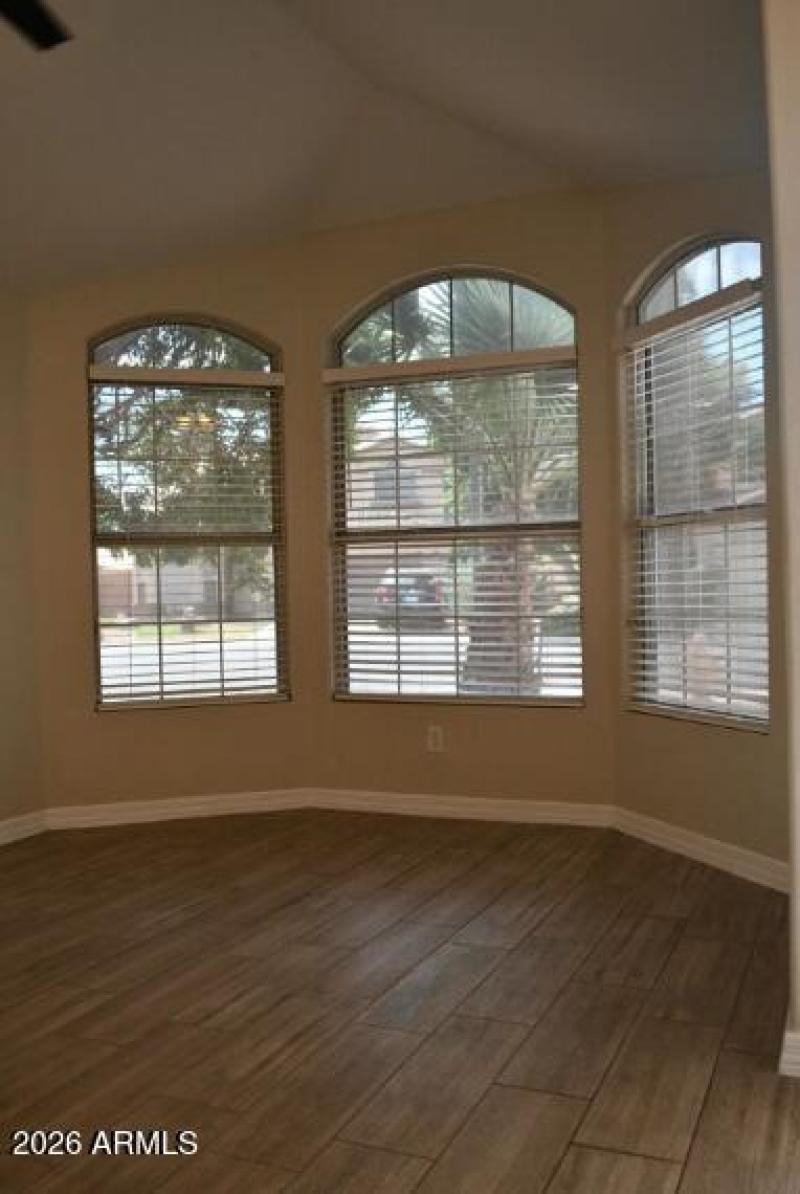 09-1476 E Silver Creek Road