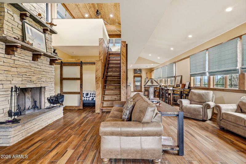 Main Res Int Great Rm