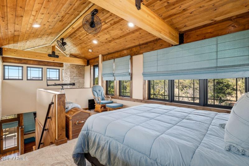 Main Res Int Loft Bdrm twd Frplc