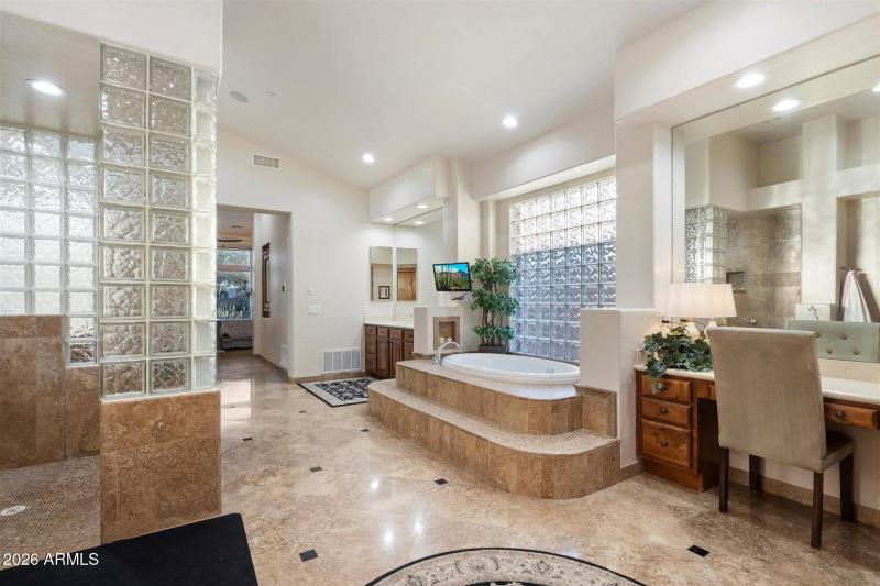 Walk in Shower & Jetted Tub