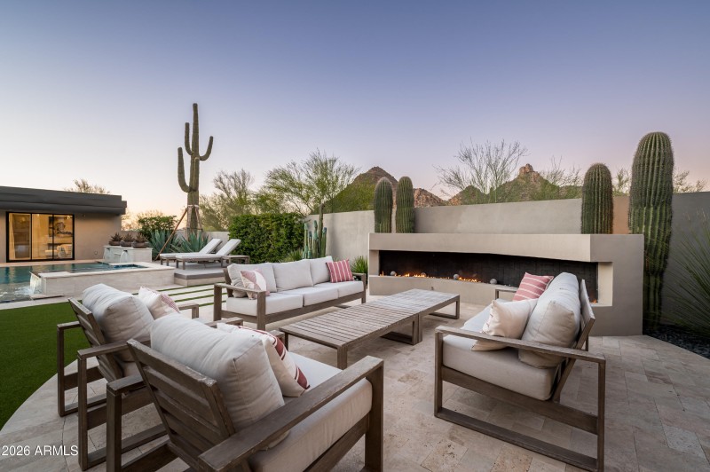 Backyard Fireplace Seating