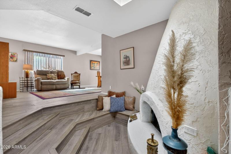 934 E BECKER Lane, Phoenix