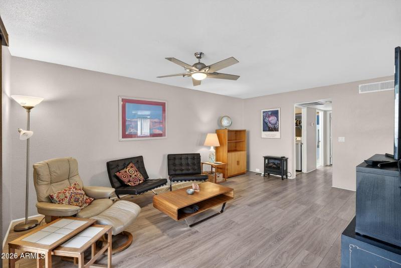 934 E BECKER Lane, Phoenix