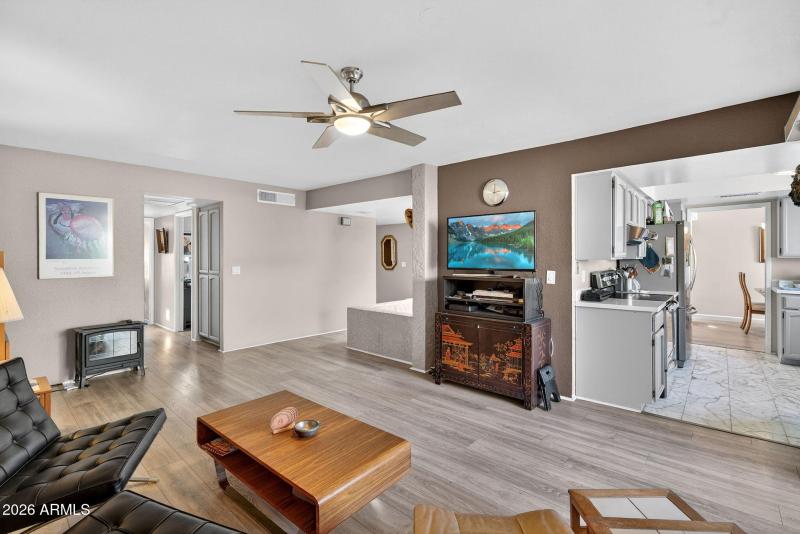 934 E BECKER Lane, Phoenix