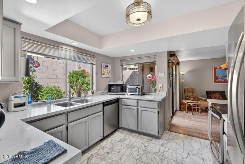 934 E BECKER Lane, Phoenix