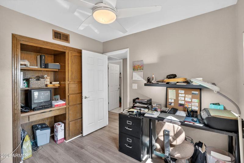 934 E BECKER Lane, Phoenix