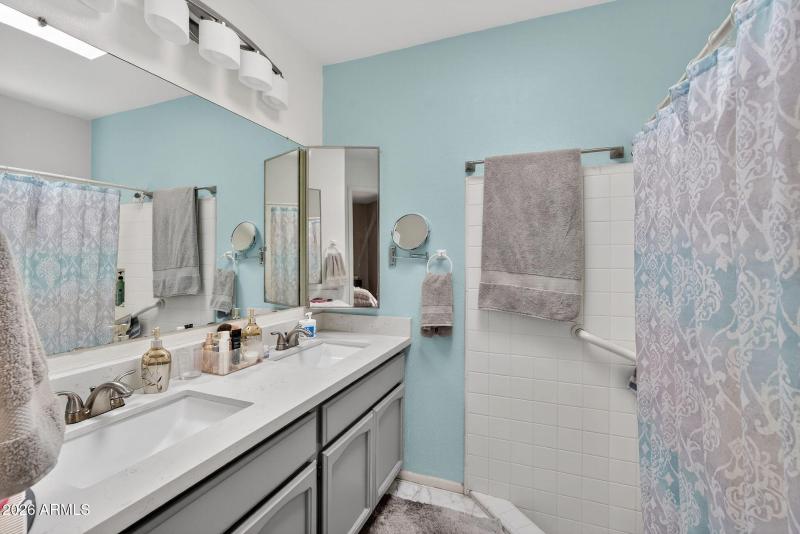 934 E BECKER Lane, Phoenix