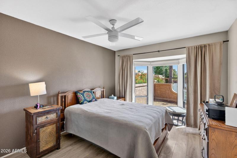 934 E BECKER Lane, Phoenix