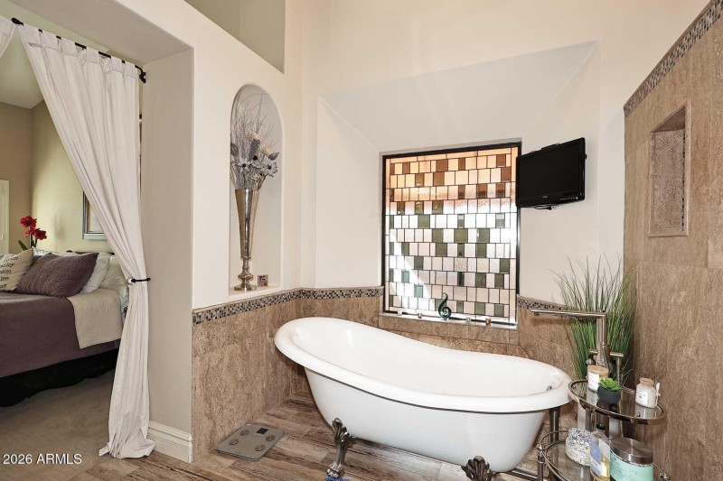 Primary Bath-Slipper Tub